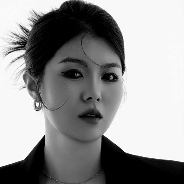 李李  LILI